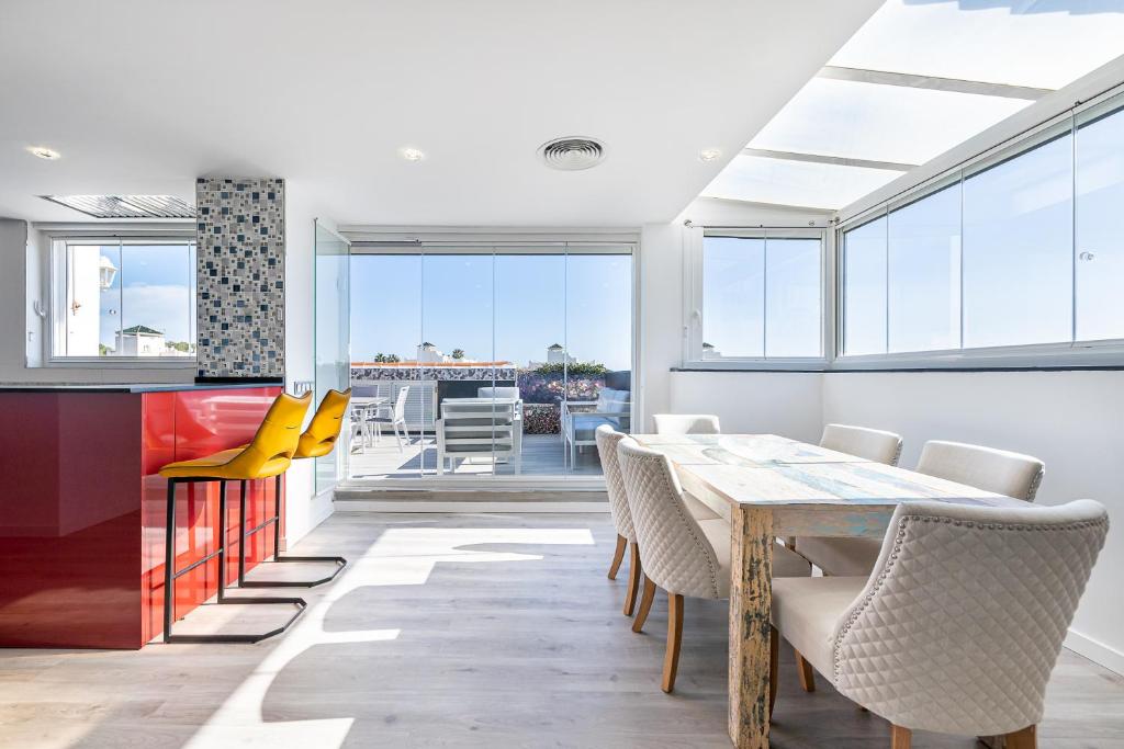 Puerto Benalmádena and Carihuela, Attic Views with pool, Parking, terrace - 3