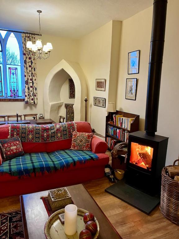 Quirky, comfortable, converted Chapel, Winkleigh