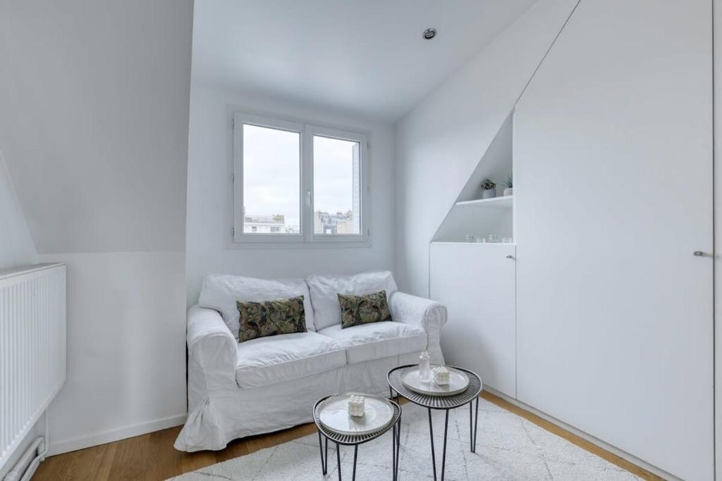 Classy, New & Large Designed Studio - Paris 16 - 2