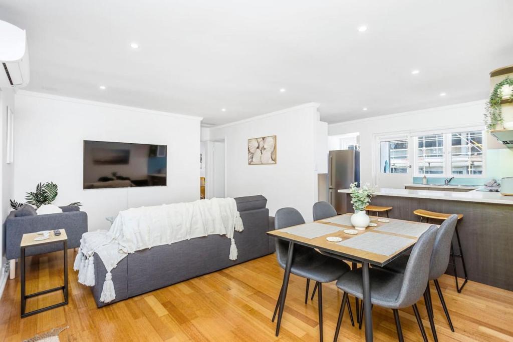 A skip, hop and a jump to Scarborough Beach, Perth