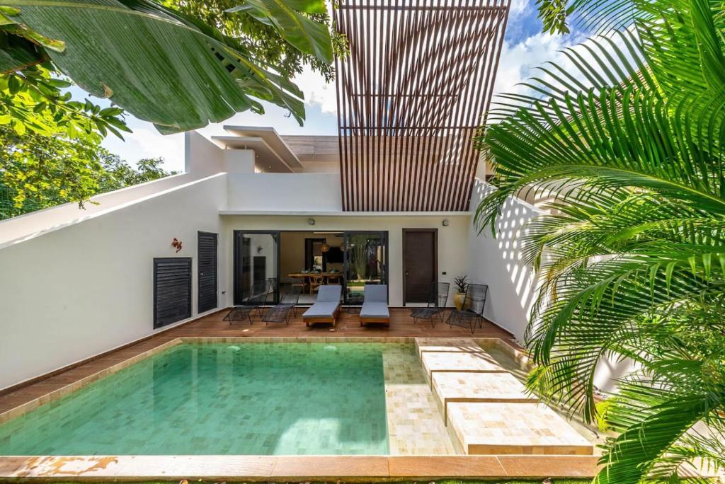 Villa Asana with Stunning Luxury Pool and Private Rooftop - 2