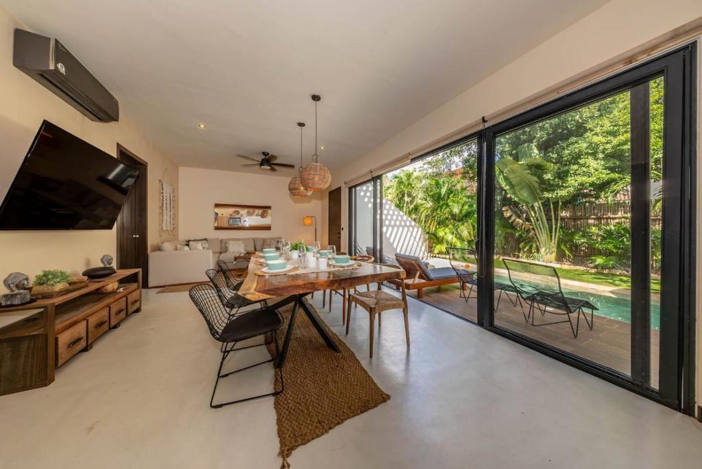 Villa Asana with Stunning Luxury Pool and Private Rooftop - 4