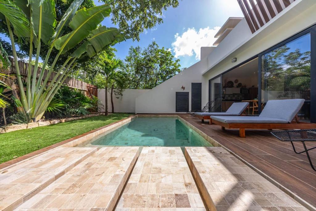 Villa Asana with Stunning Luxury Pool and Private Rooftop - 5