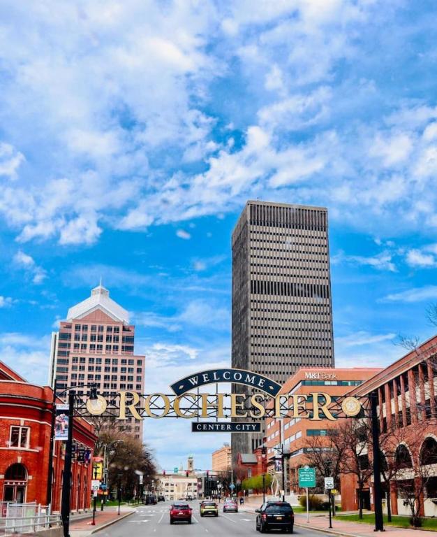 Private Attic room in shared home Near U of R, Rochester