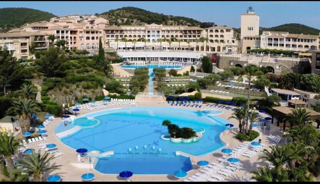 Appartement 4/5 personnes vue mer piscine et montagne Cap Estérel Pierre et Vacance nature et sport - 2