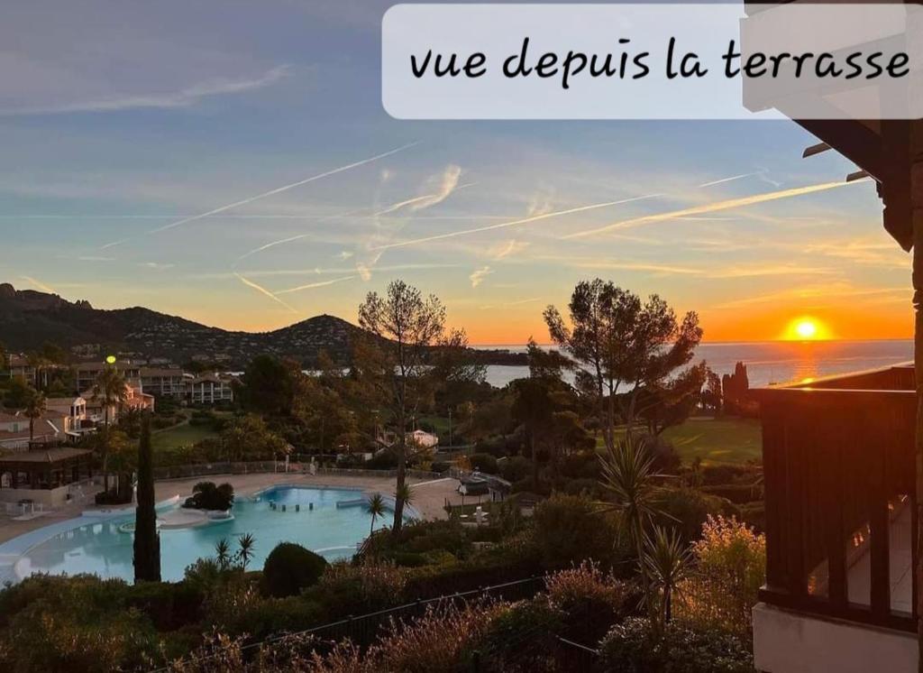 Appartement 4/5 personnes vue mer piscine et montagne Cap Estérel Pierre et Vacance nature et sport - 3