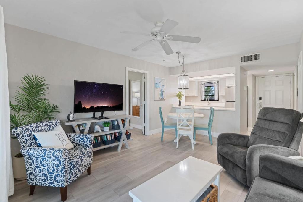 Beautiful Resort and Sunset Views, Naples