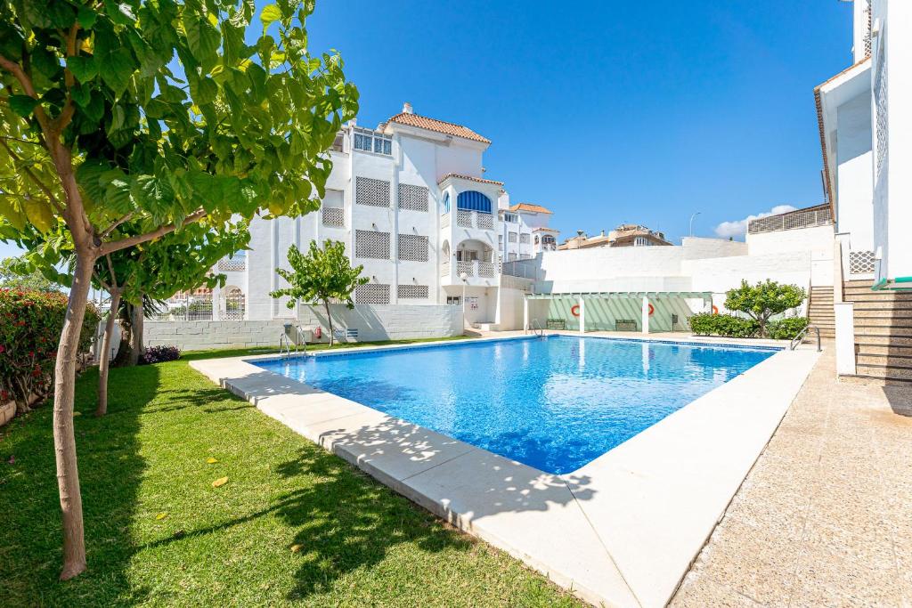 Puerto Benalmádena and Carihuela, Attic Views with pool, Parking, terrace - 5