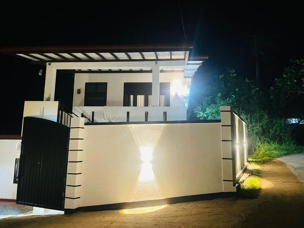 Mahagedara, Ahangama