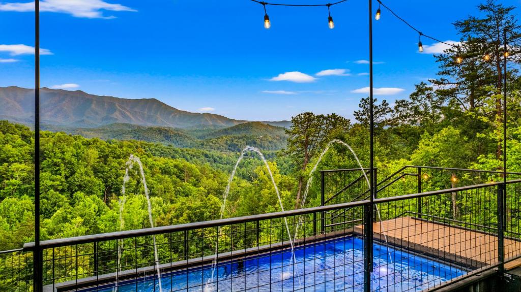 Windows to the Mountains, Gatlinburg