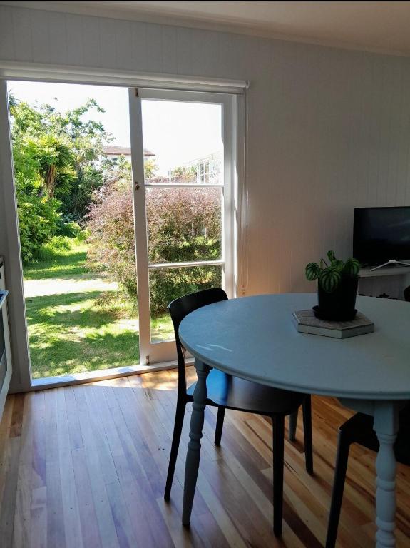 My little place in Raglan by the beach!, Raglan