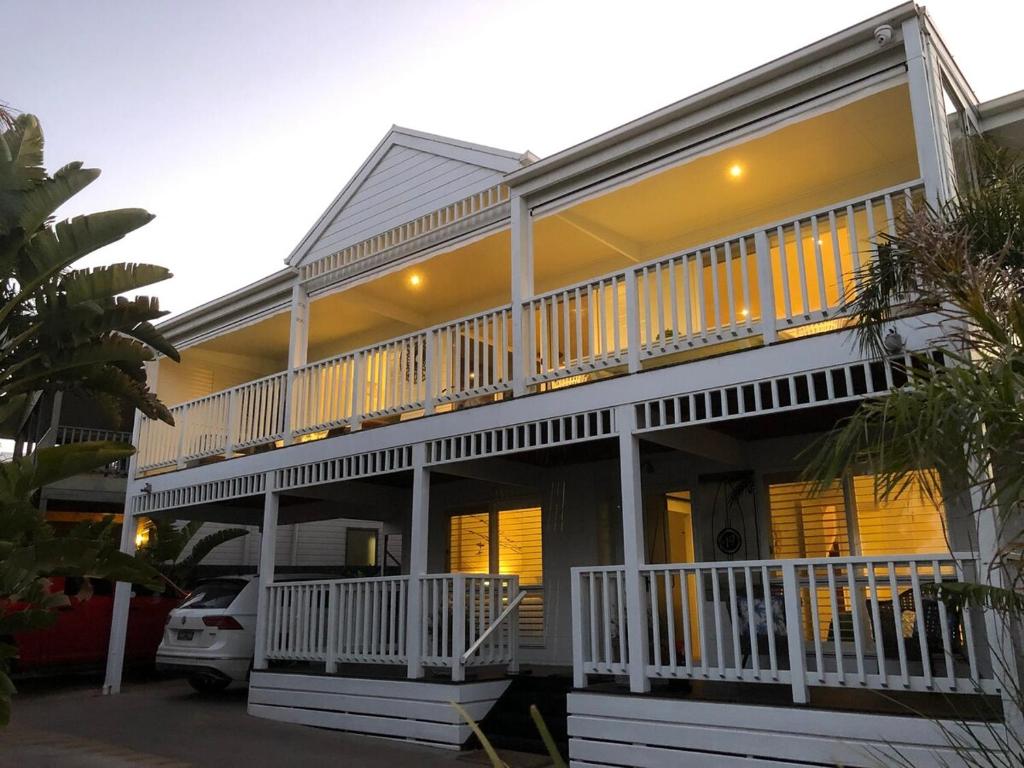 Bermuda Palms Phillip Island - The place to vanish, Sunset Strip