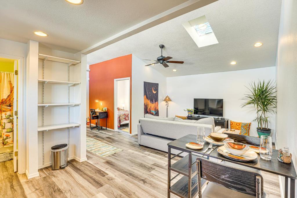 5 Mi to U of A Campus Mtn-View Tucson Pad!, Tucson