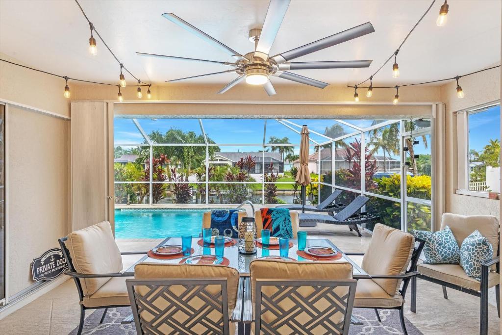 Direct Gulf-access home with electric-heated pool & boat lift - Villa Annabella, Cape Coral