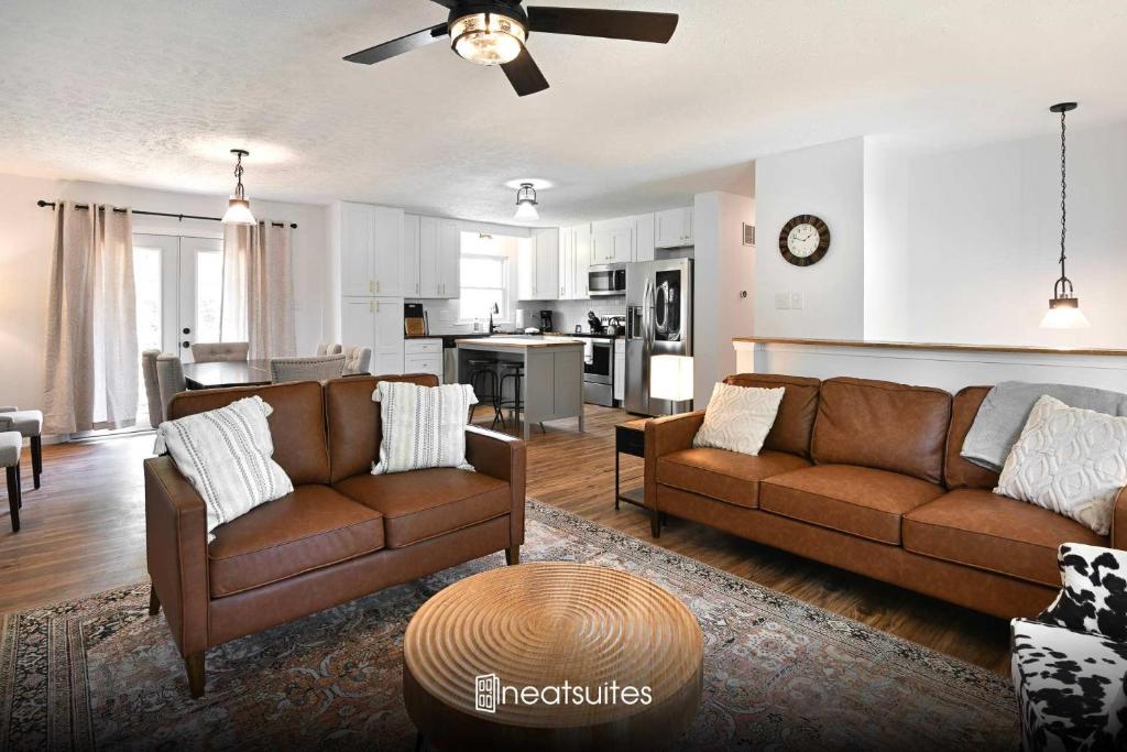 Across from the Ark - Sleeps 8, Williamstown