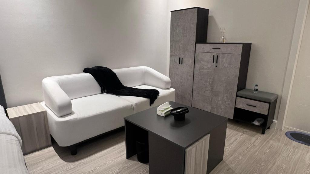 استديو فخم بمدخل ذاتي قرب البوليفارد, Rijád