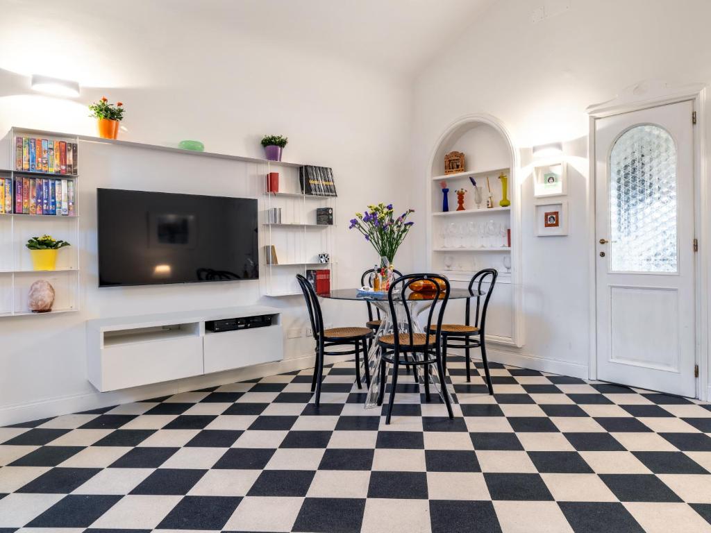 Santa Croce View Cool & Air Condizioned Private Entrance Apartment - 5