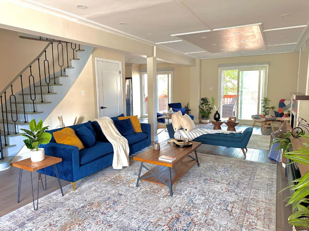 Chic, Spacious Newmarket Home off Yonge St, Newmarket