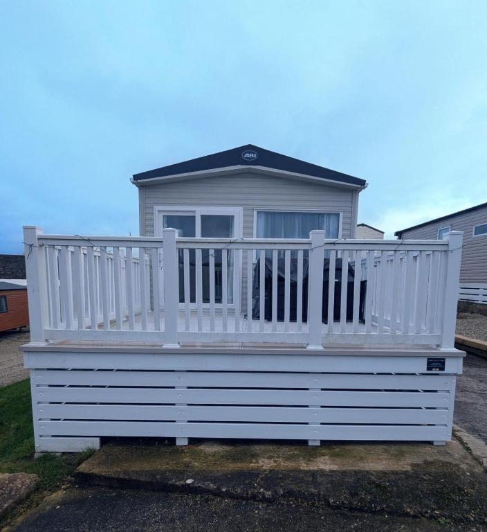 Bright, modern & stylish deluxe caravan located on the very popular Swanage bay view holiday park, Swanage