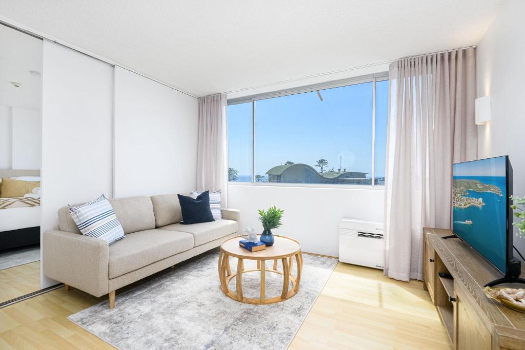 Beachside Unit in the Heart of Manly-Ocean Views, Sydney