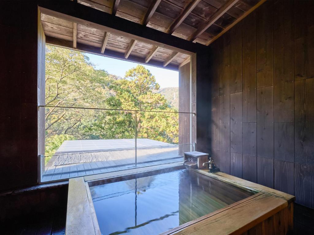 Hot spring bath