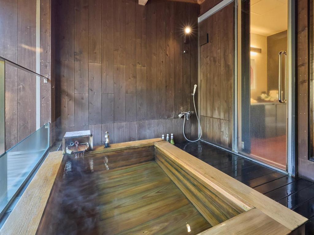 Hot spring bath