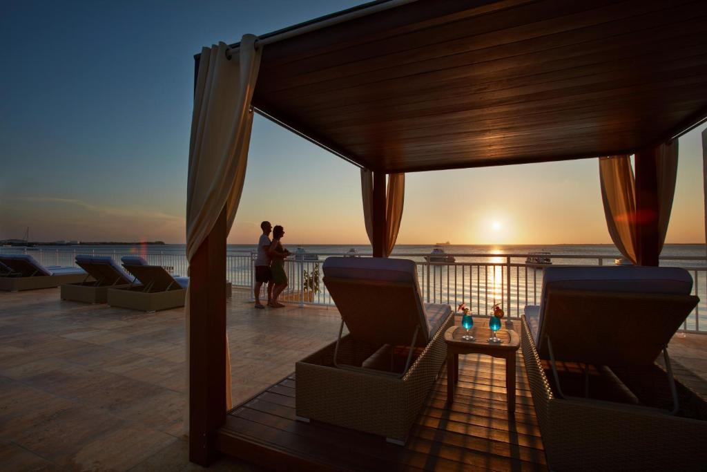 Divi Flamingo Beach Resort And Casino Photo 40