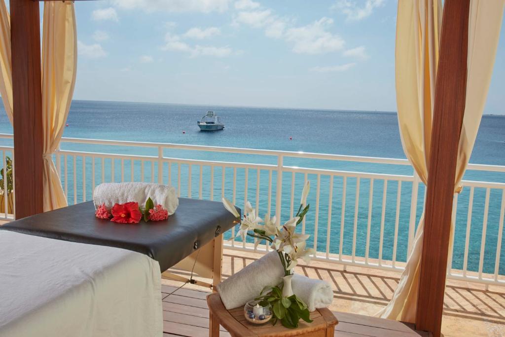 Divi Flamingo Beach Resort And Casino Photo 43