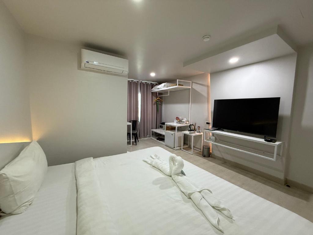 Shared lounge/TV area