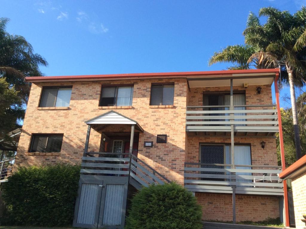 Serenity by the Lake, Primbee