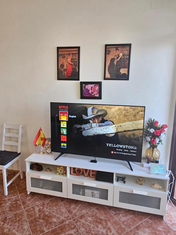 La Roca-Mediterráneo Views, 8th Floor-New Kitchen- POOL- Parking-Air Conditioning, Ceiling Fans & Free WIFI - 5