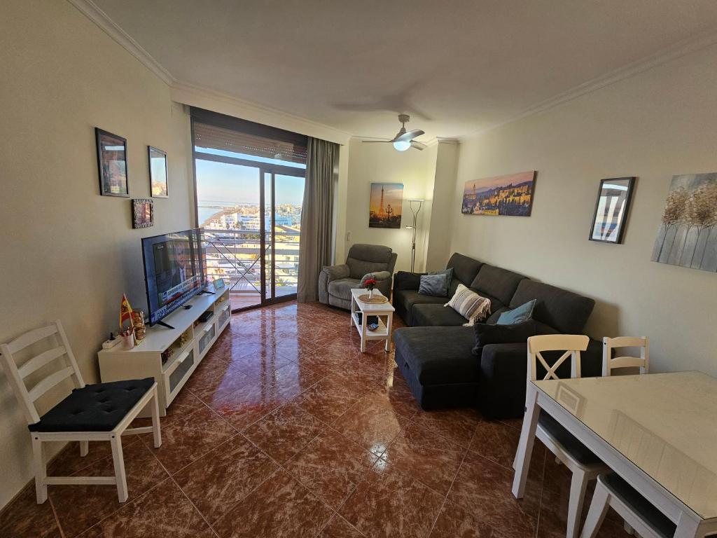 La Roca-Mediterráneo Views, 8th Floor-New Kitchen- POOL- Parking-Air Conditioning, Ceiling Fans & Free WIFI - 2