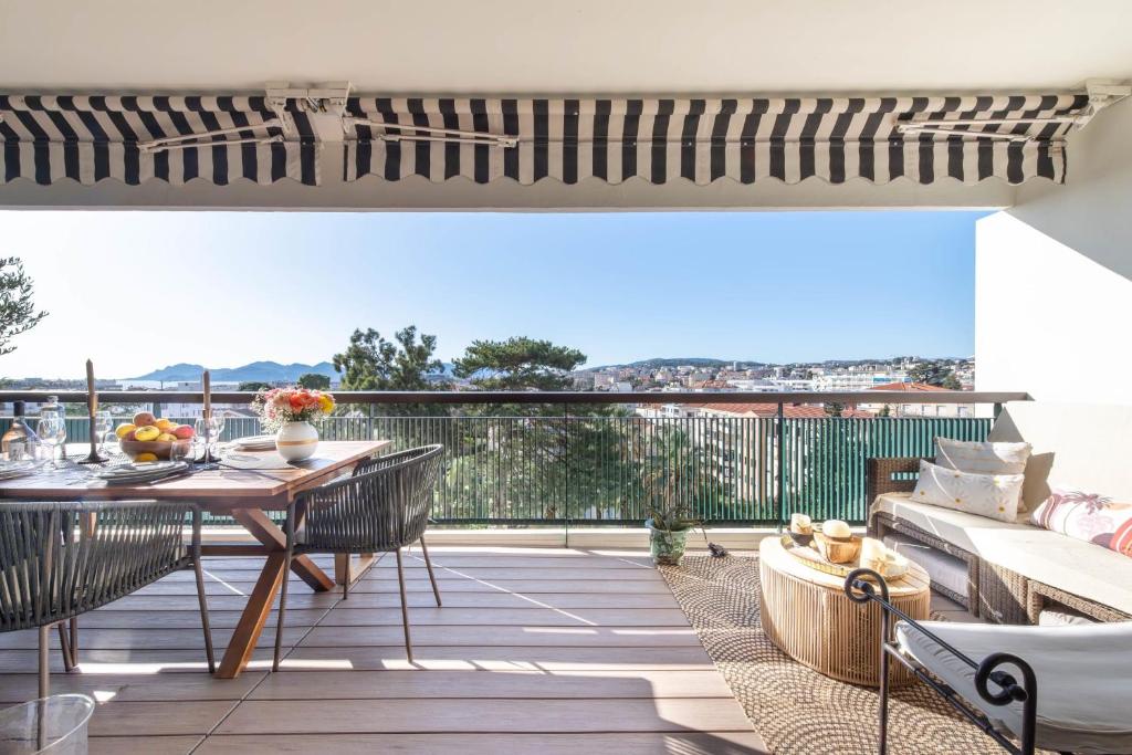 Luxury 2-Br Apartment with Sea View Cannes - 2
