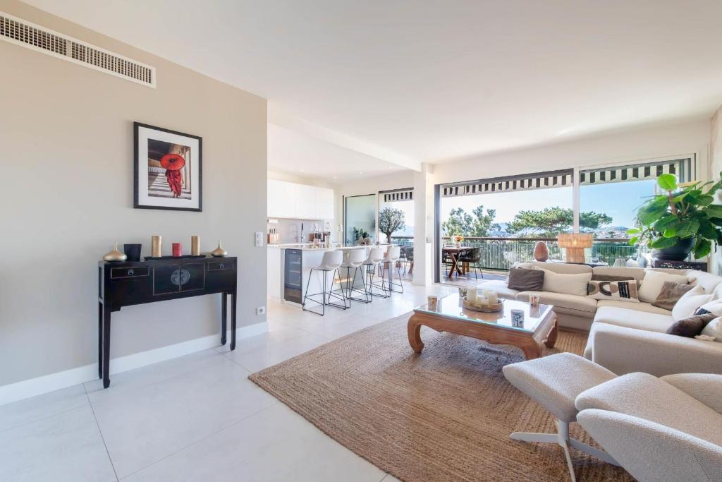 Luxury 2-Br Apartment with Sea View Cannes - 5