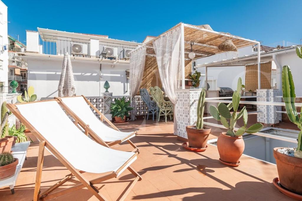 Charming house with rooftop terrace by REMS, Torremolinos