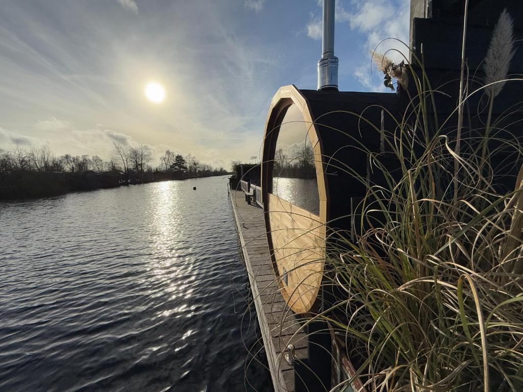 NEW - Private Residence with Sauna - on a lake near Amsterdam, Vinkeveen