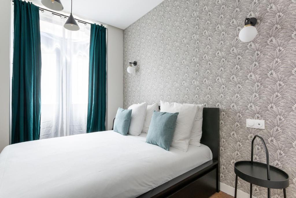 Lounge in a cosy apartment on Canal Saint-Martin - 3
