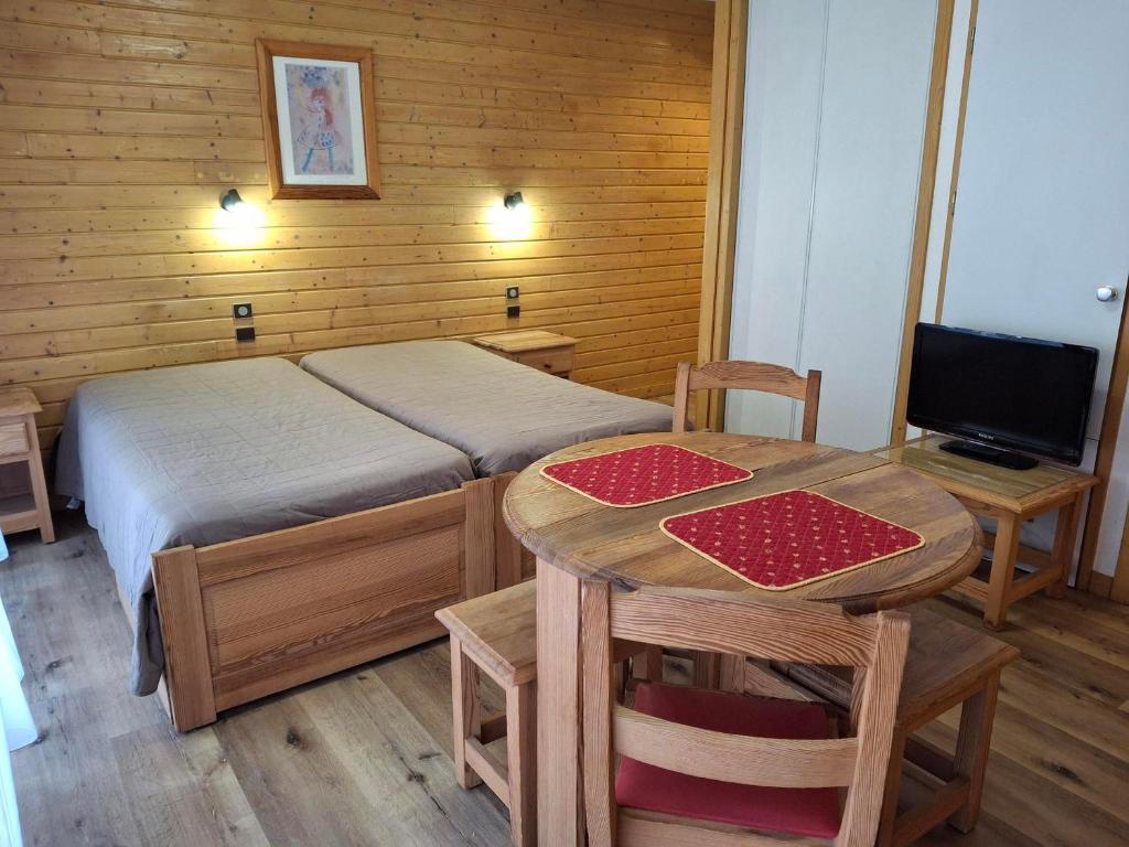 Studio central 3 pers avec WiFi et parking à Brides-les-Bains - FR-1-512-281 - 1
