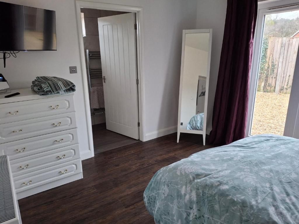 Hazel Cottage, Mildenhall photo 8