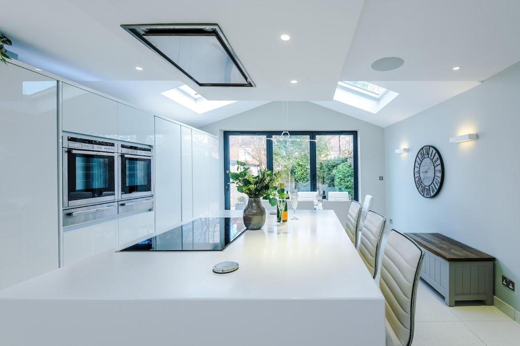 Home in Preston 4 beds FAST WIFI, Samlesbury