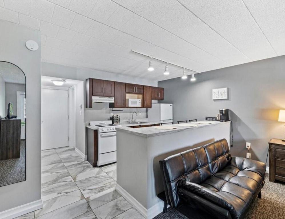 Upscale Studio in NY with Kitchen & Serene Setting, Congers