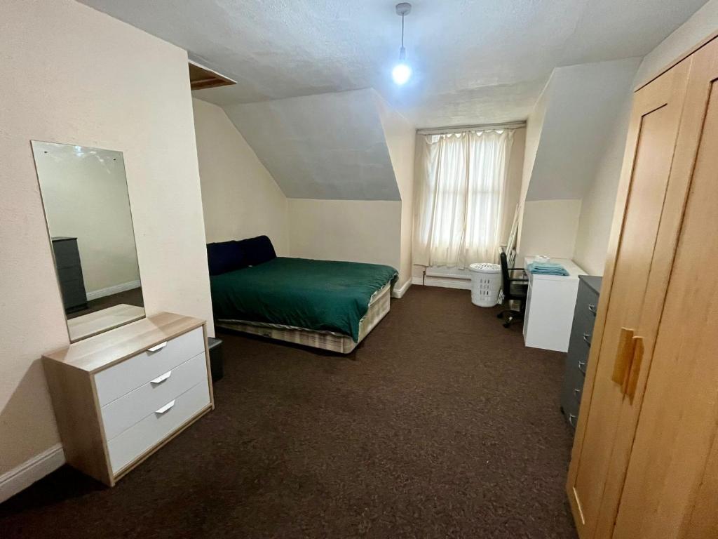 55 Holgate Db Room Shared Bathroom & Kitchen, Nottingham