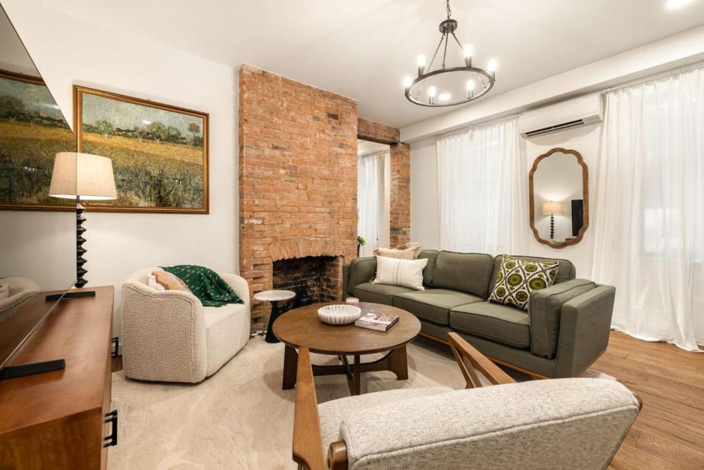 Walk to ALL - Washington Park - Gorgeous 2BR Condo, Cincinnati