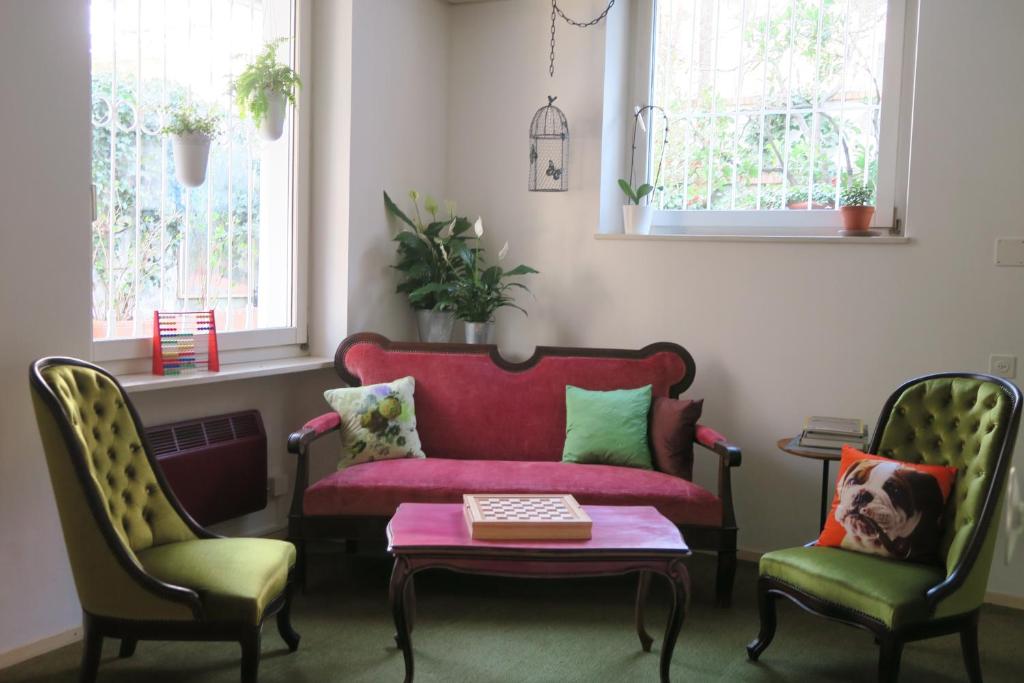 Shared lounge/TV area
