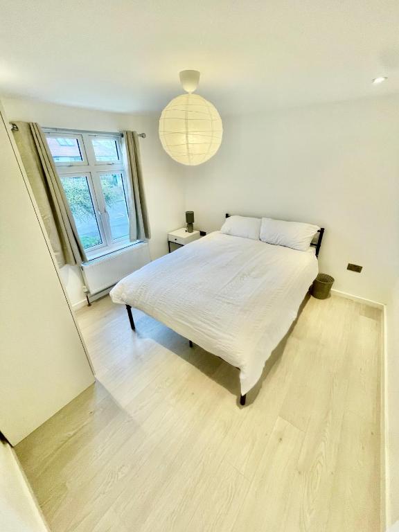 2 Bed Flat - Sleeps 5 - Parking - Wifi, Cambridge