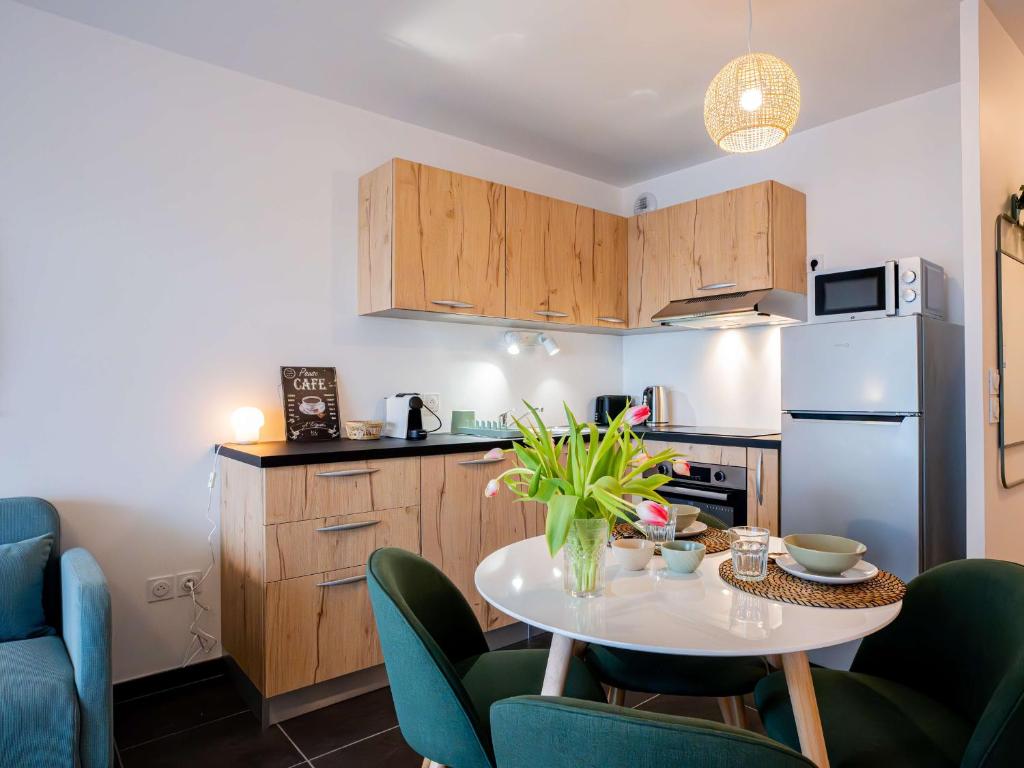 Appartement T2 avec grande terrasse et parking - FR-1-553-291 - 4