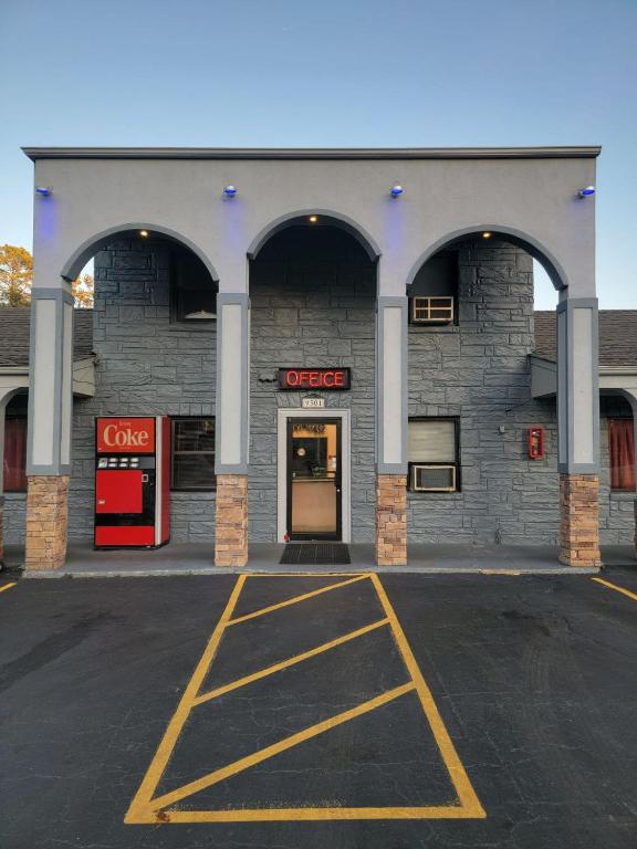 Snow White - Richmond South, Beulah Village