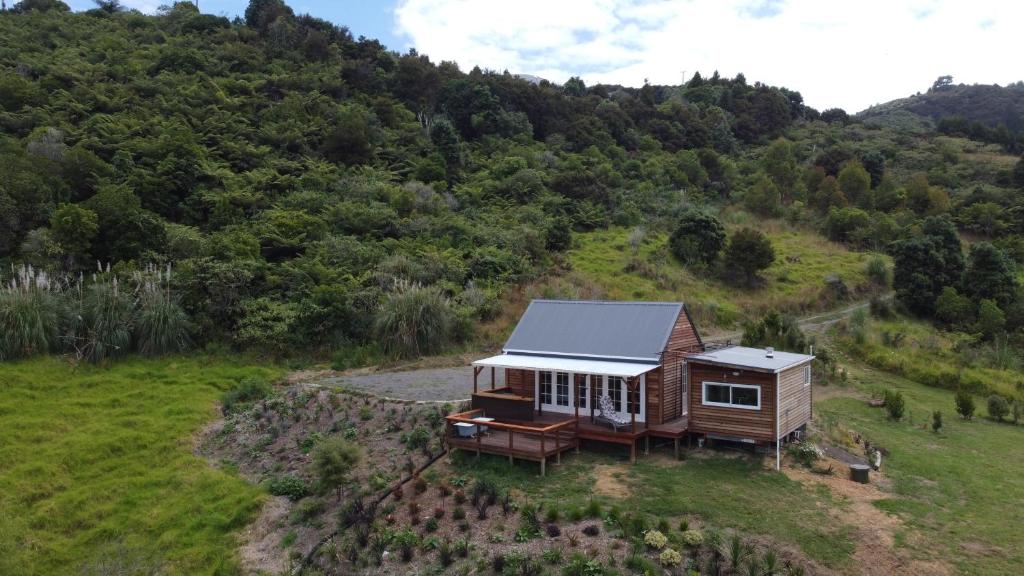 Kōtare Cabin, Thames Coast, Tapu