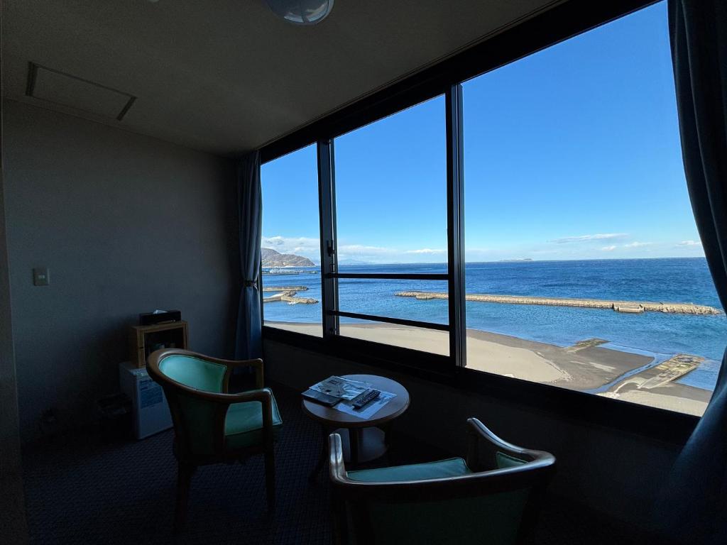 Surrounding environment, Kameya Rakan in Ito