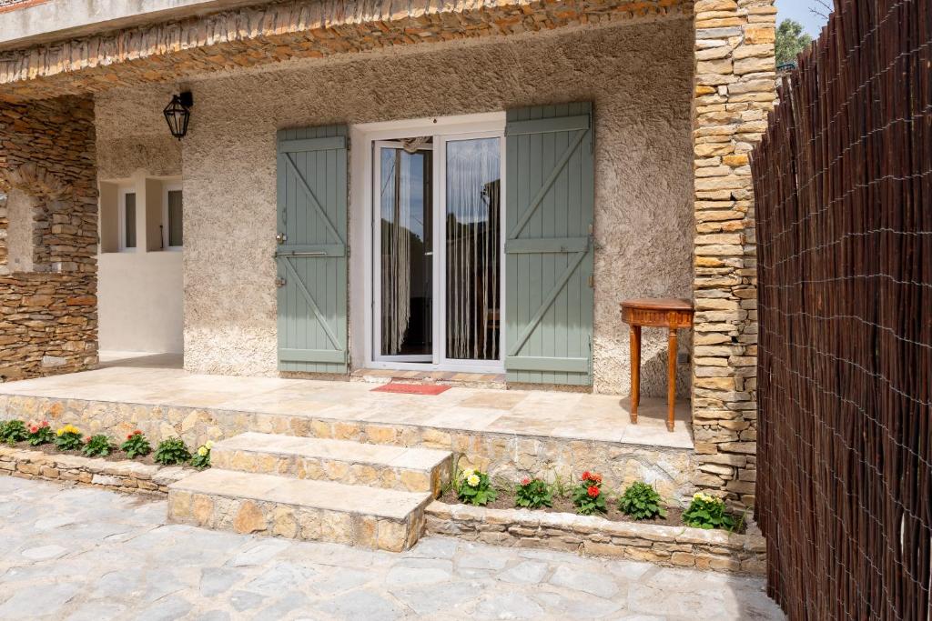 La Family - Sleep in La Ciotat - 1